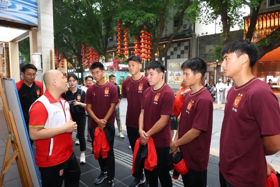 友谊赛-沈梦雨破门女足下半场连丢2球被逆转中国1-2美国遭两连败北京时间12月6日上午9:00，中国女足和美国女足进行一场友谊赛。